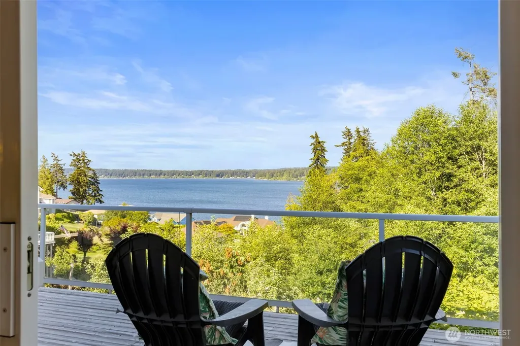 10566 Ogle Road NE Poulsbo WA 98370