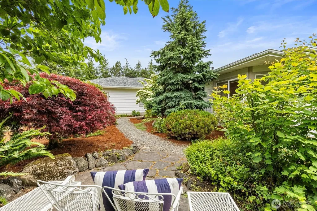10566 Ogle Road NE Poulsbo WA 98370