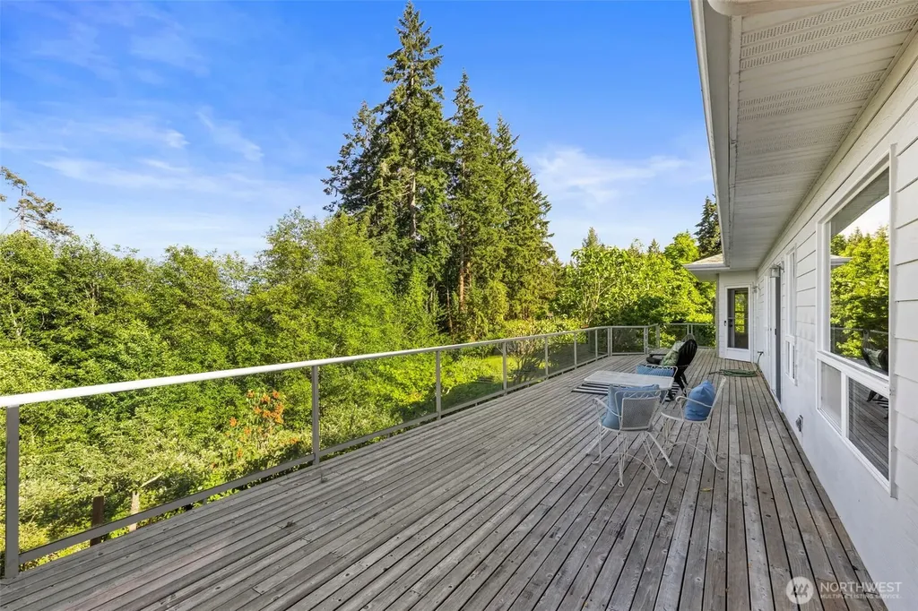10566 Ogle Road NE Poulsbo WA 98370
