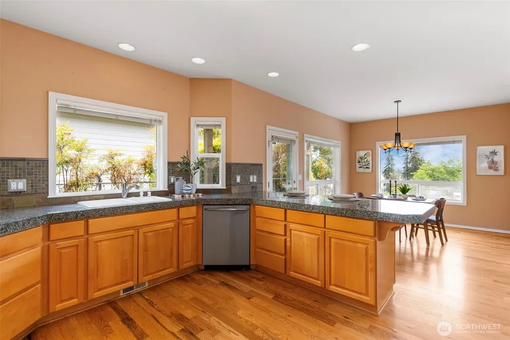 10566 Ogle Road NE Poulsbo WA 98370
