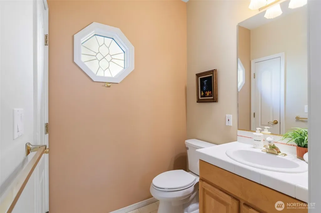 10566 Ogle Road NE Poulsbo WA 98370
