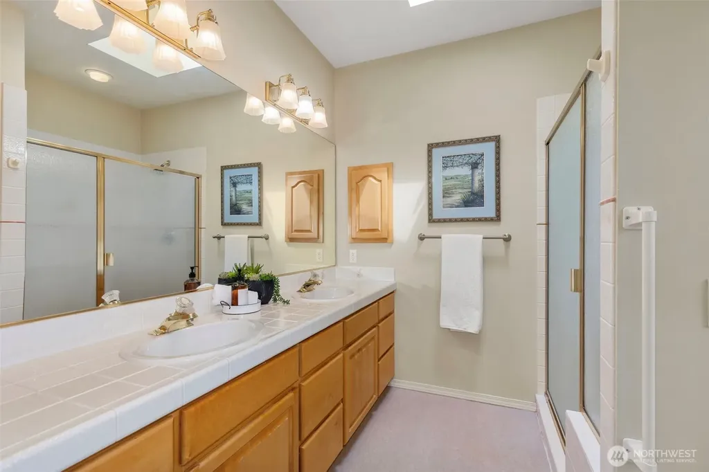 10566 Ogle Road NE Poulsbo WA 98370
