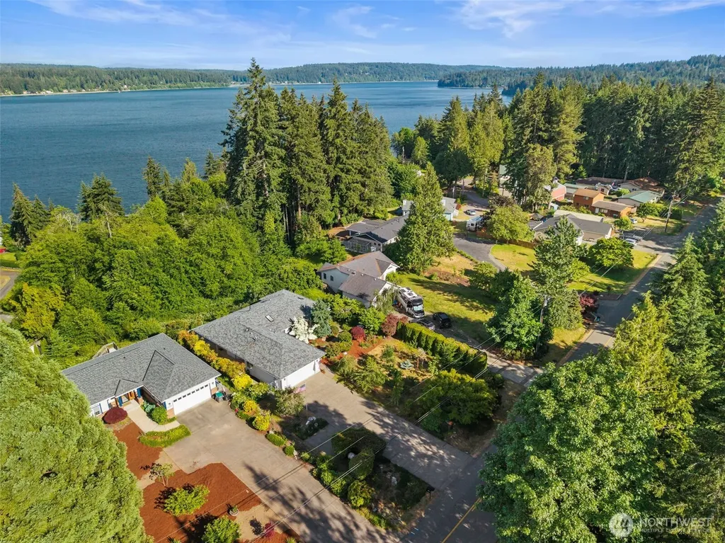 10566 Ogle Road NE Poulsbo WA 98370