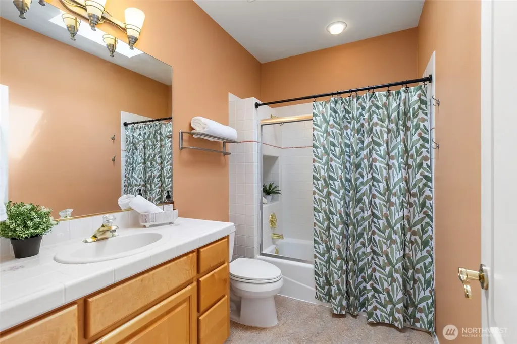 10566 Ogle Road NE Poulsbo WA 98370