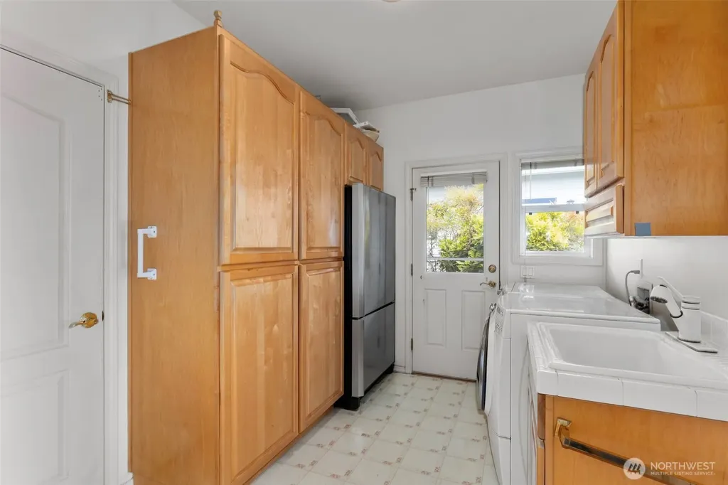 10566 Ogle Road NE Poulsbo WA 98370