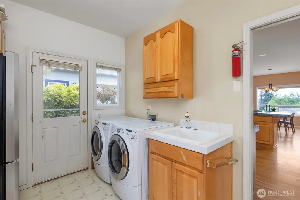 10566 Ogle Road NE Poulsbo WA 98370