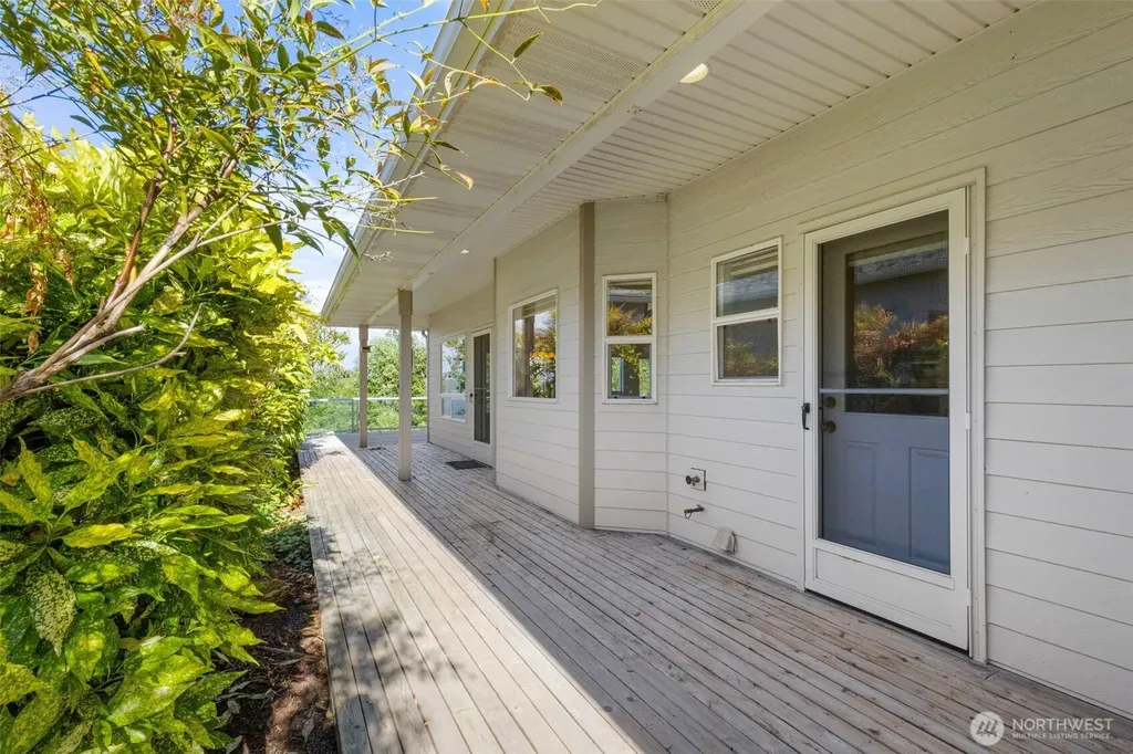 10566 Ogle Road NE Poulsbo WA 98370