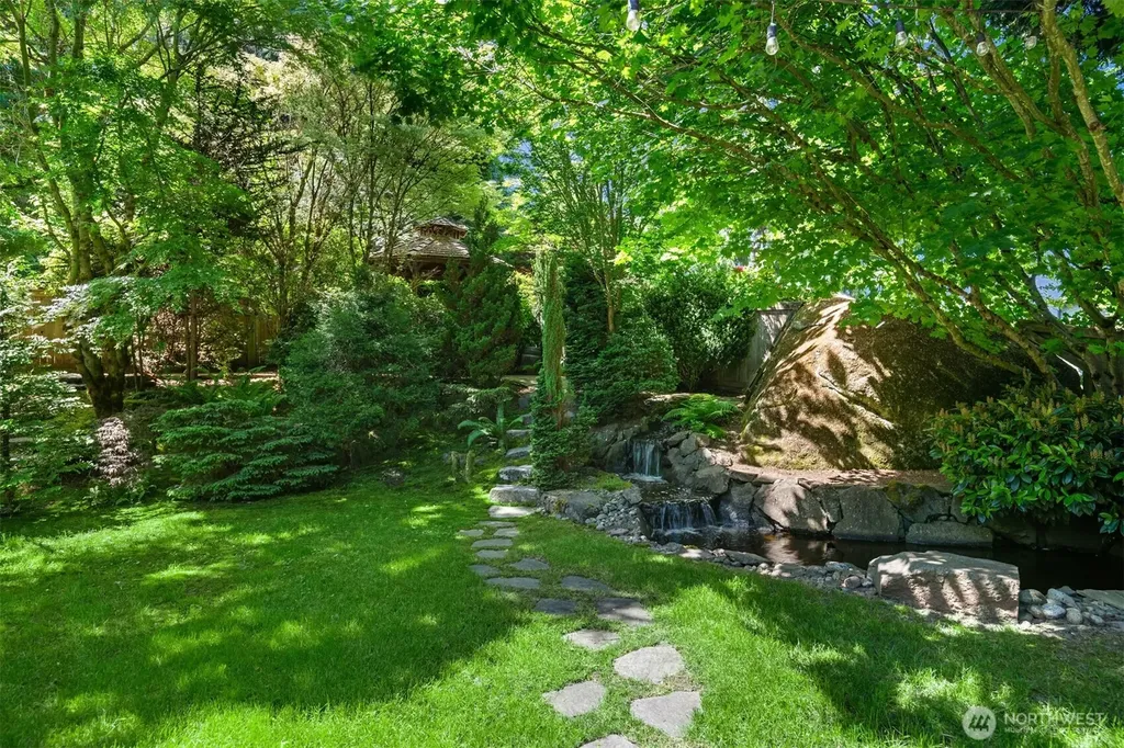 19862 NE 126th Place Woodinville WA 98077