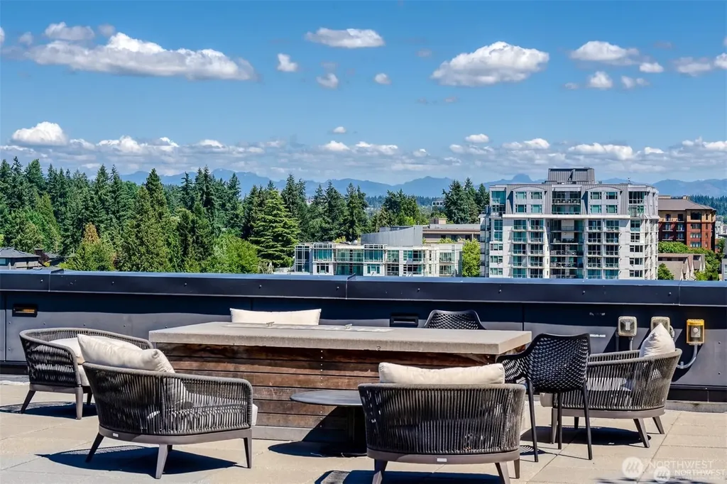 1085 103rd Avenue NE Bellevue WA 98004