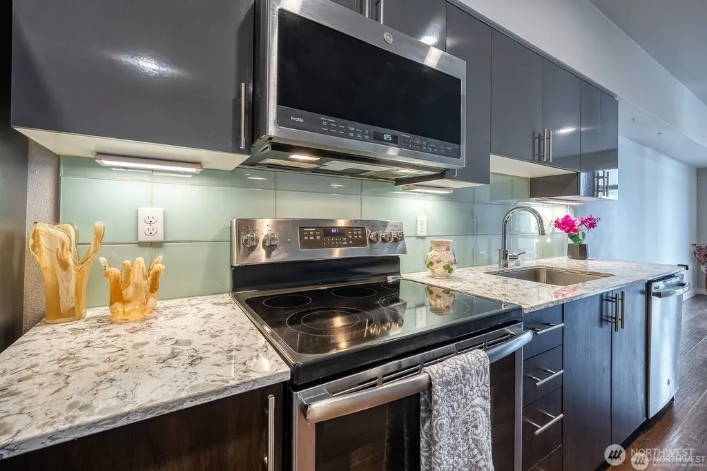 1085 103rd Avenue NE Bellevue WA 98004