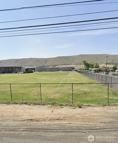 1720 W Ahtanum Road Yakima WA 98903
