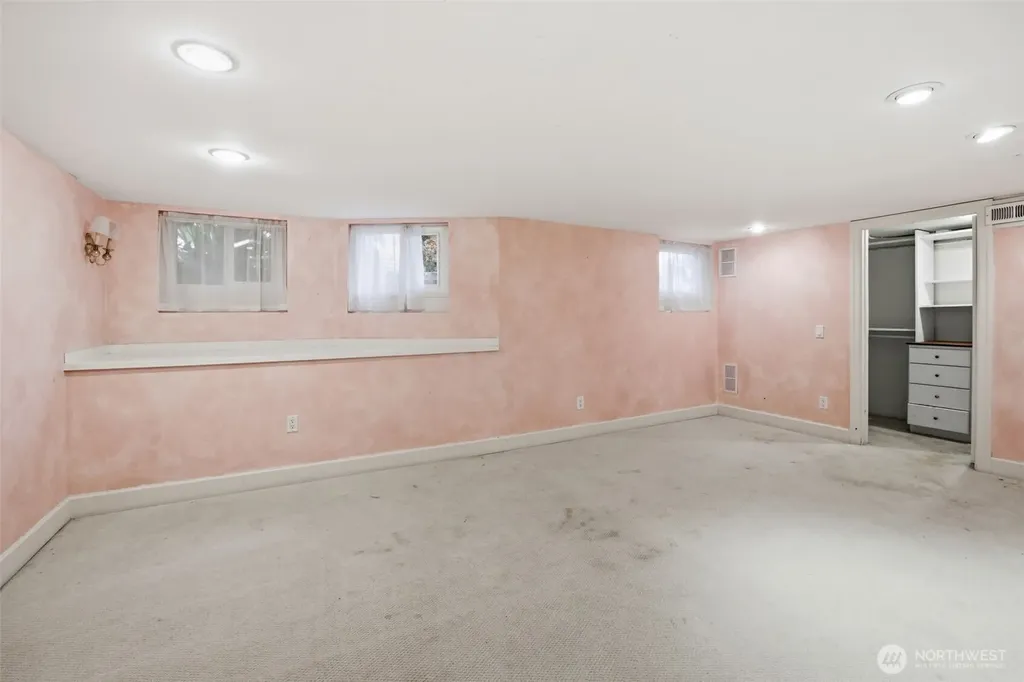6238 Woodlawn Avenue N Seattle WA 98103