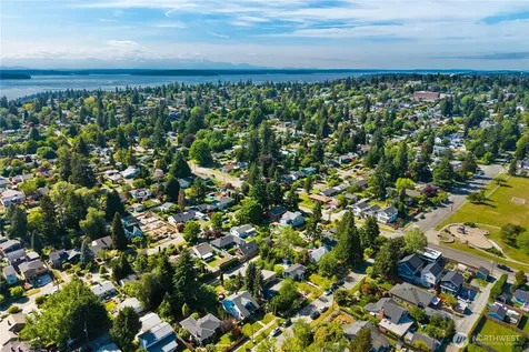 8623 30th Avenue SW Seattle WA 98126