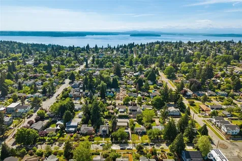 8623 30th Avenue SW Seattle WA 98126