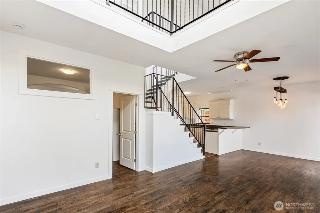 2364 Hobart Avenue SW Seattle WA 98116