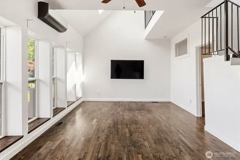 2364 Hobart Avenue SW Seattle WA 98116