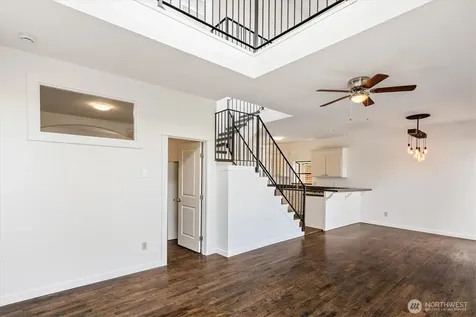 2364 Hobart Avenue SW Seattle WA 98116