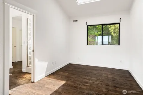 2364 Hobart Avenue SW Seattle WA 98116