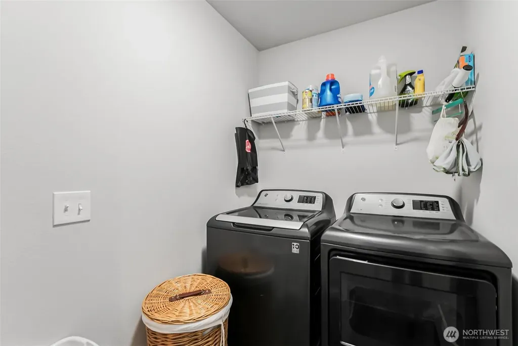205 Roberts St NE Orting WA 98360