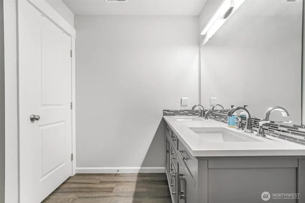 205 Roberts St NE Orting WA 98360