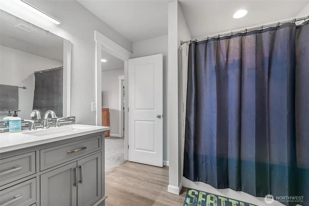 205 Roberts St NE Orting WA 98360