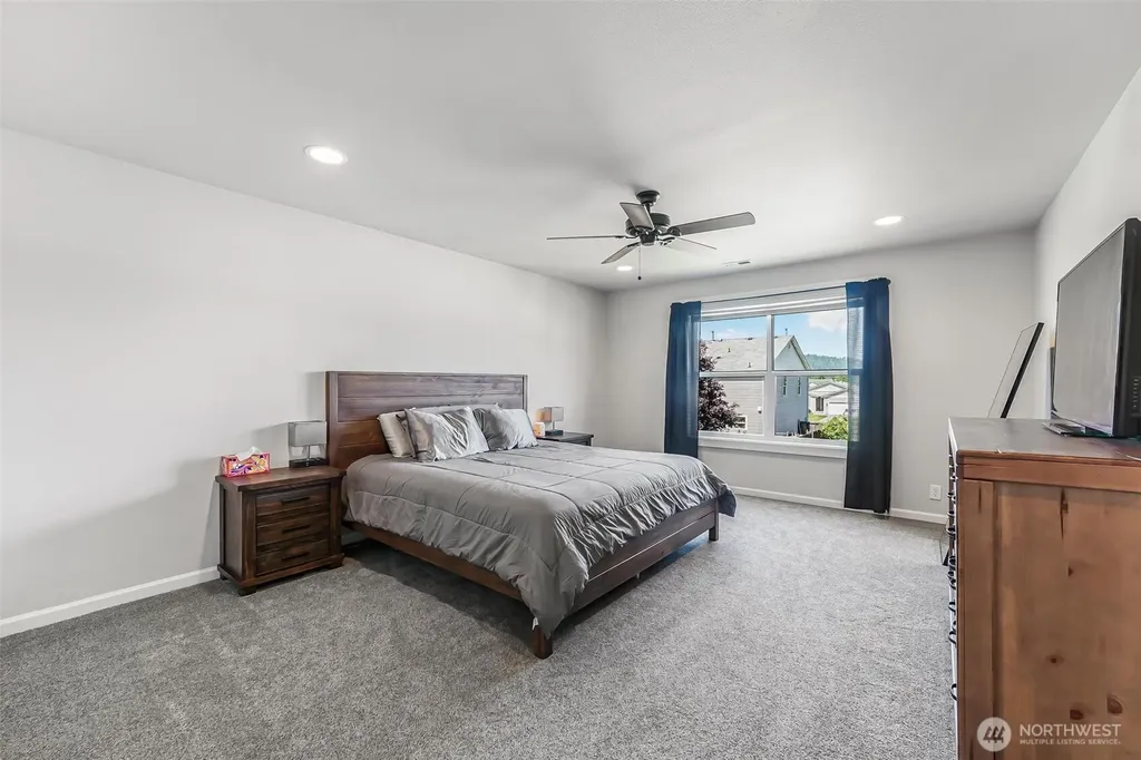 205 Roberts St NE Orting WA 98360