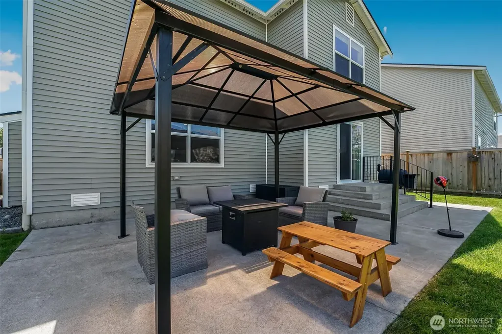 205 Roberts St NE Orting WA 98360