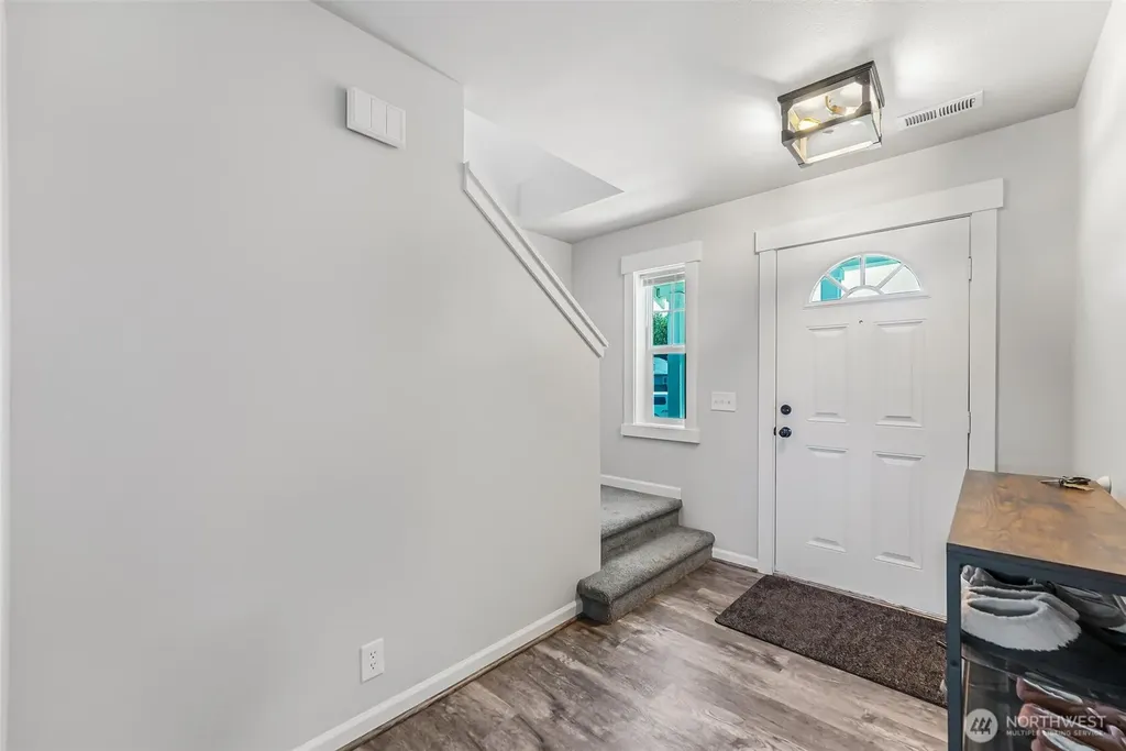 205 Roberts St NE Orting WA 98360