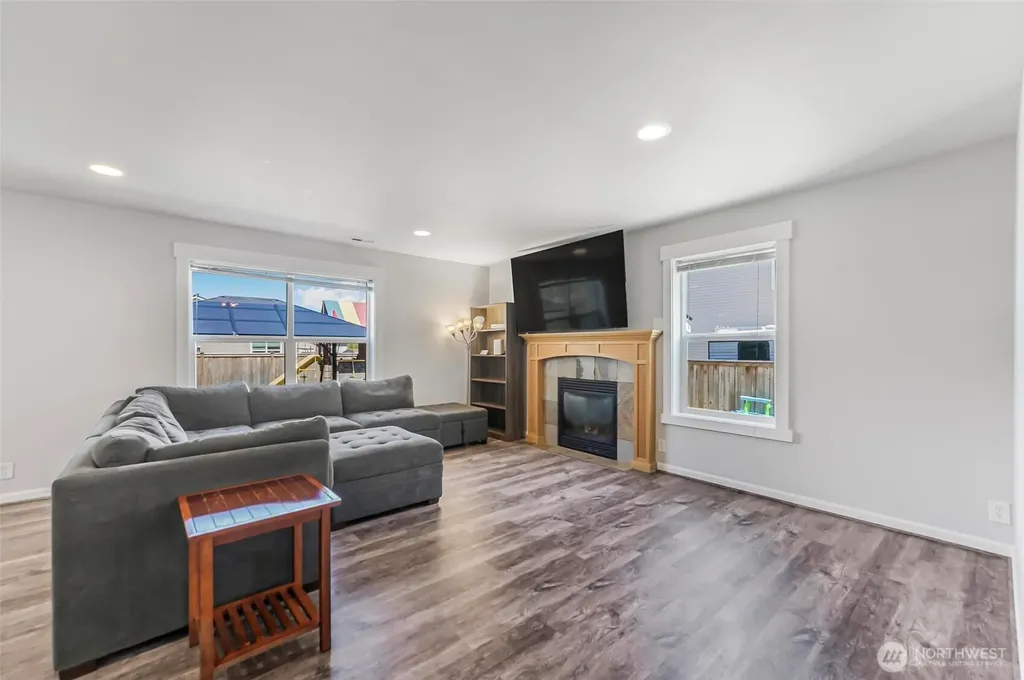 205 Roberts St NE Orting WA 98360
