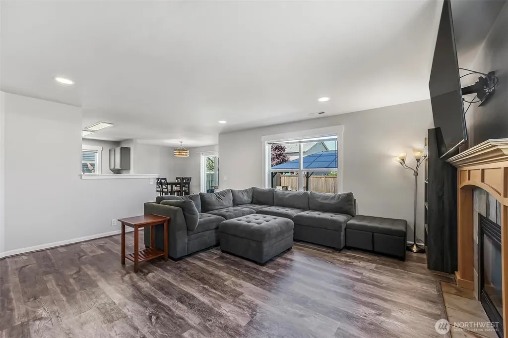 205 Roberts St NE Orting WA 98360