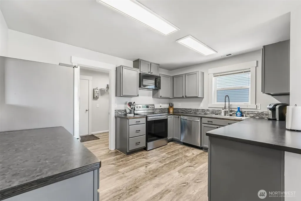 205 Roberts St NE Orting WA 98360