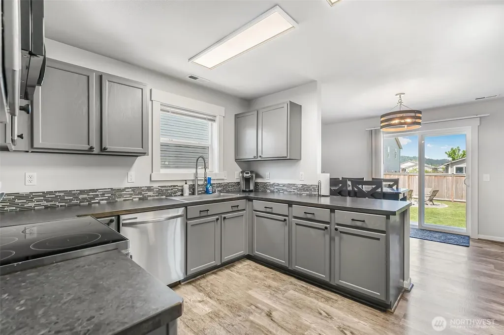205 Roberts St NE Orting WA 98360