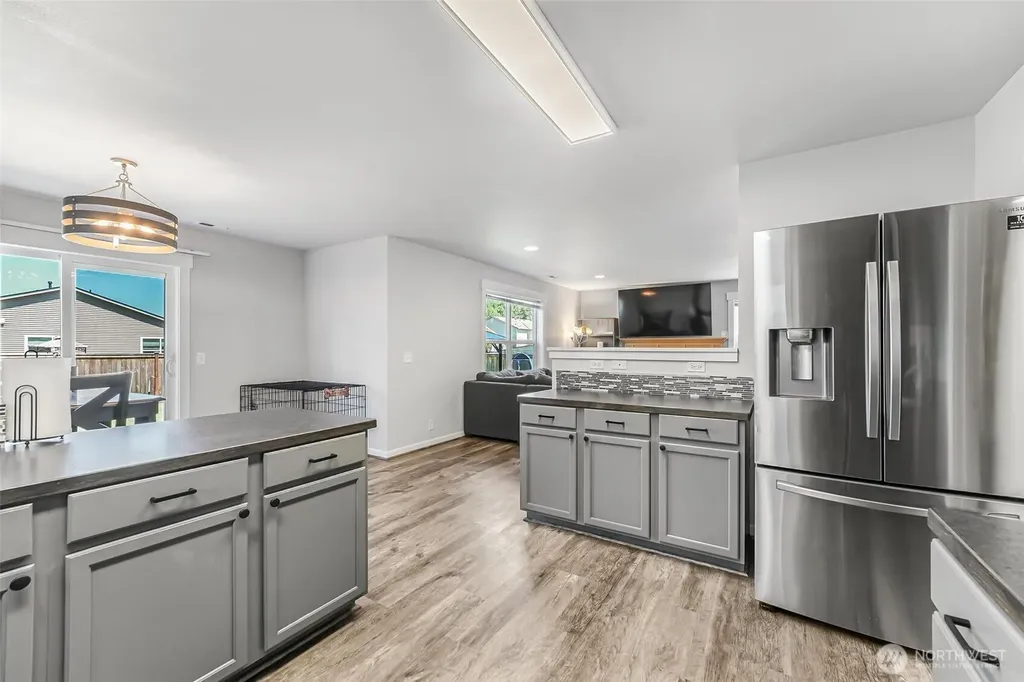 205 Roberts St NE Orting WA 98360