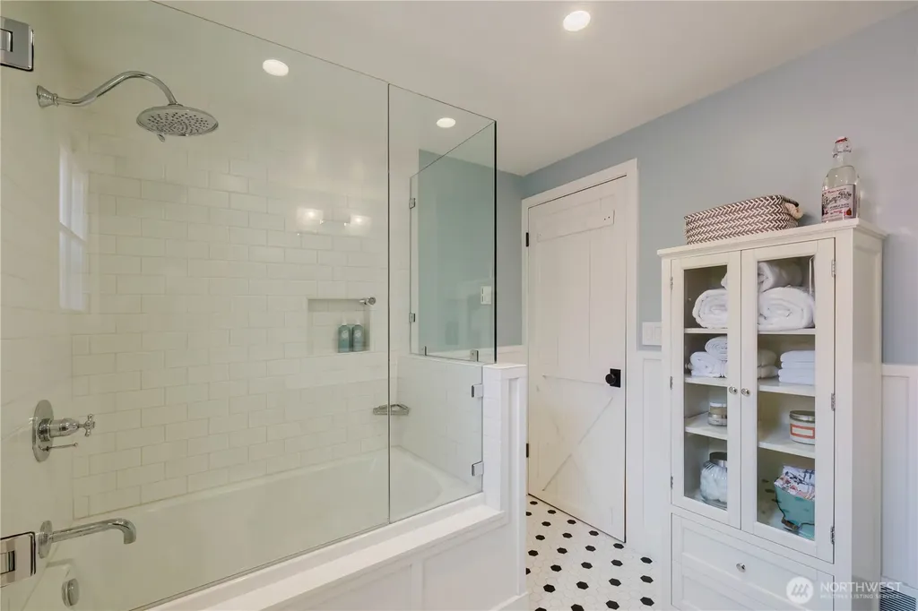 3262 Beach Drive E Port Orchard WA 98366