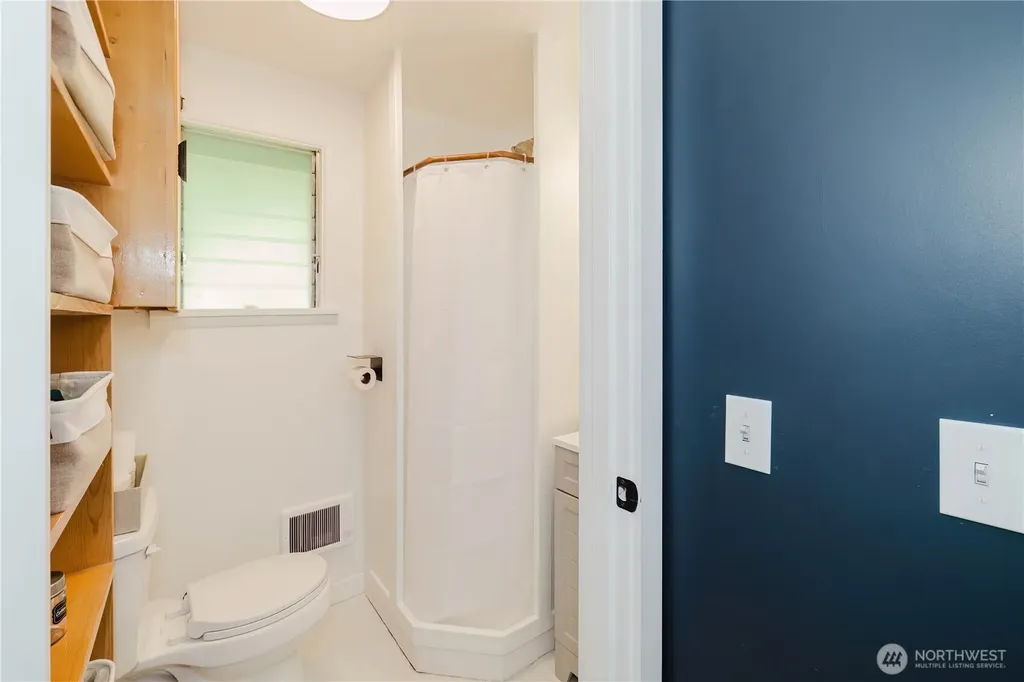 3262 Beach Drive E Port Orchard WA 98366