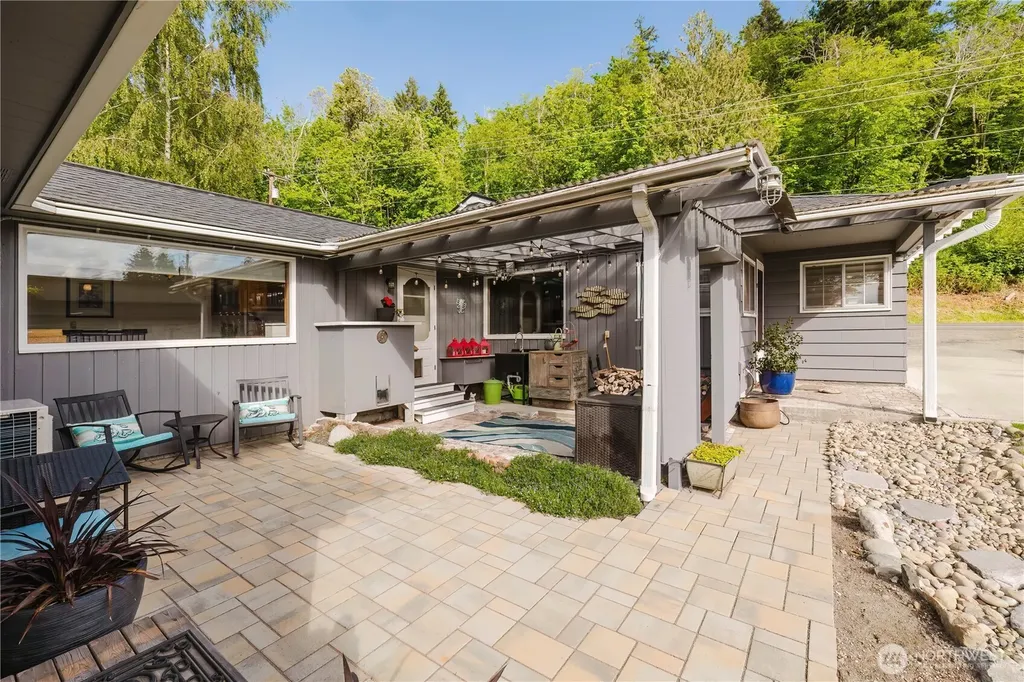 3262 Beach Drive E Port Orchard WA 98366