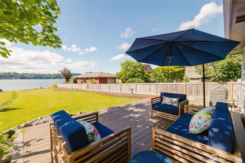 3262 Beach Drive E Port Orchard WA 98366