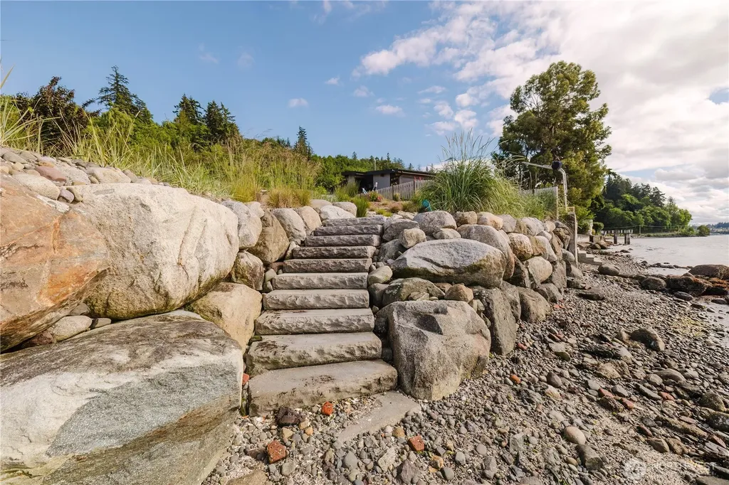 3262 Beach Drive E Port Orchard WA 98366