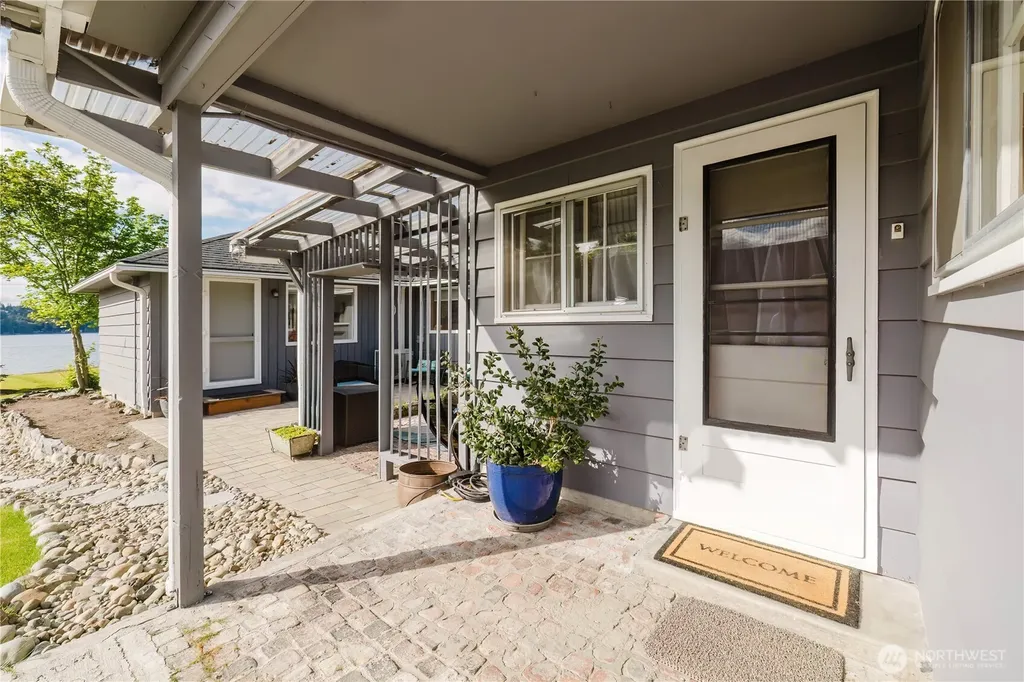 3262 Beach Drive E Port Orchard WA 98366