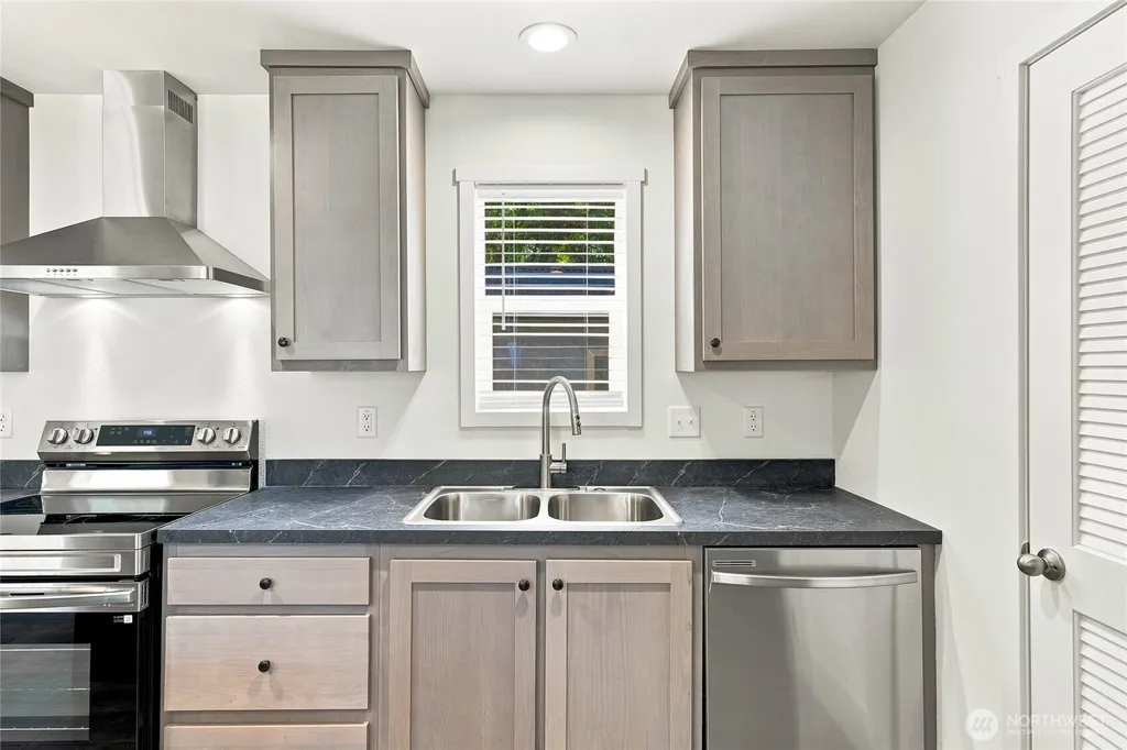 102 Sir Lancelot Way Castle Rock WA 98611