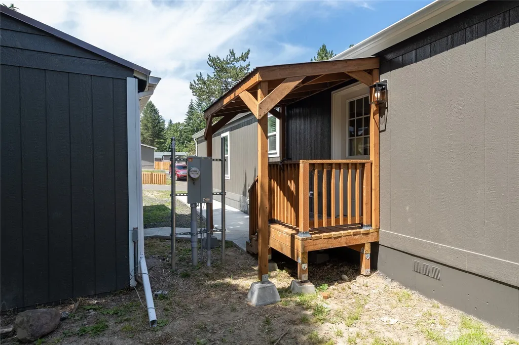 102 Sir Lancelot Way Castle Rock WA 98611