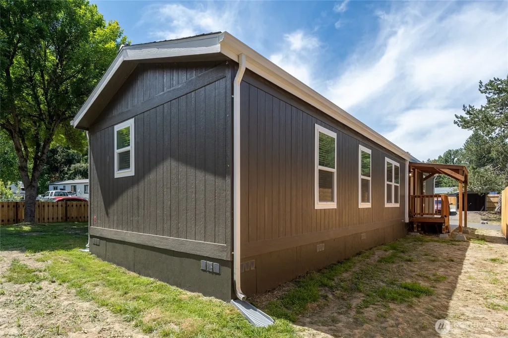 102 Sir Lancelot Way Castle Rock WA 98611