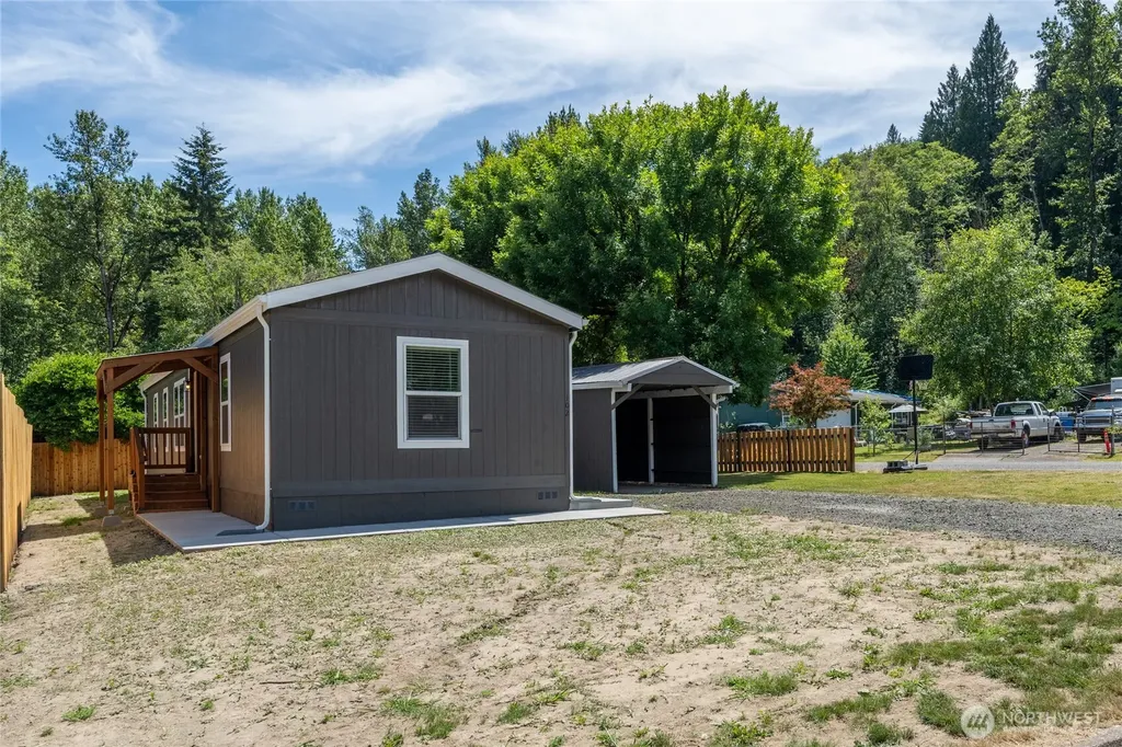 102 Sir Lancelot Way Castle Rock WA 98611