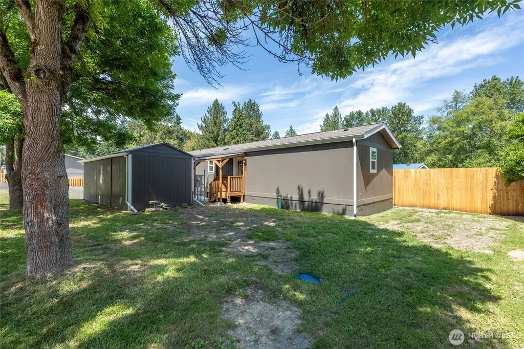 102 Sir Lancelot Way Castle Rock WA 98611