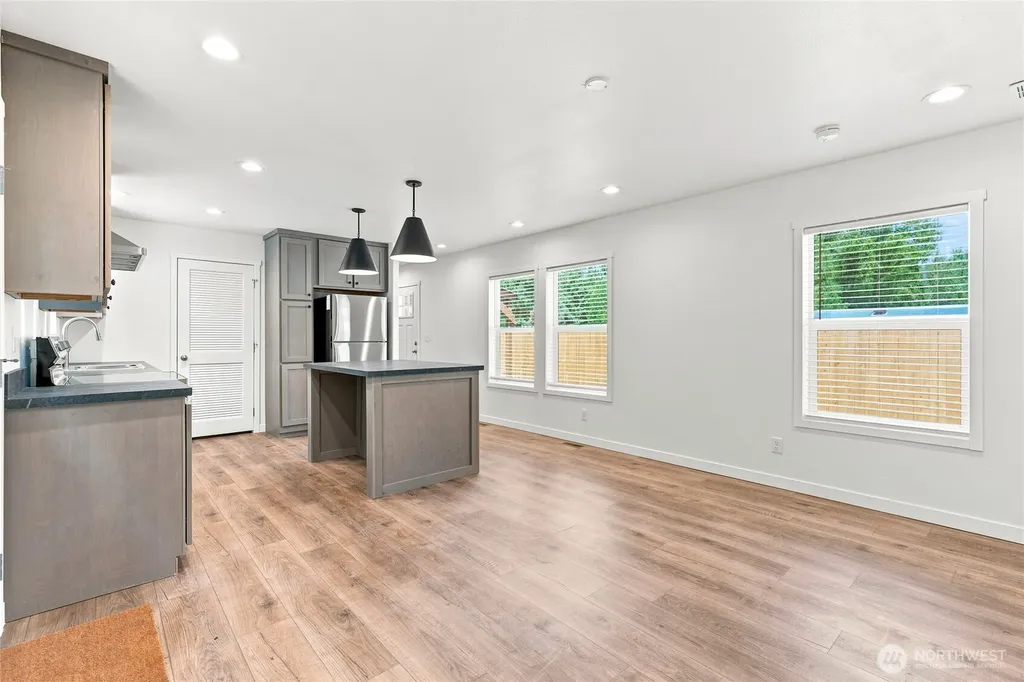 102 Sir Lancelot Way Castle Rock WA 98611