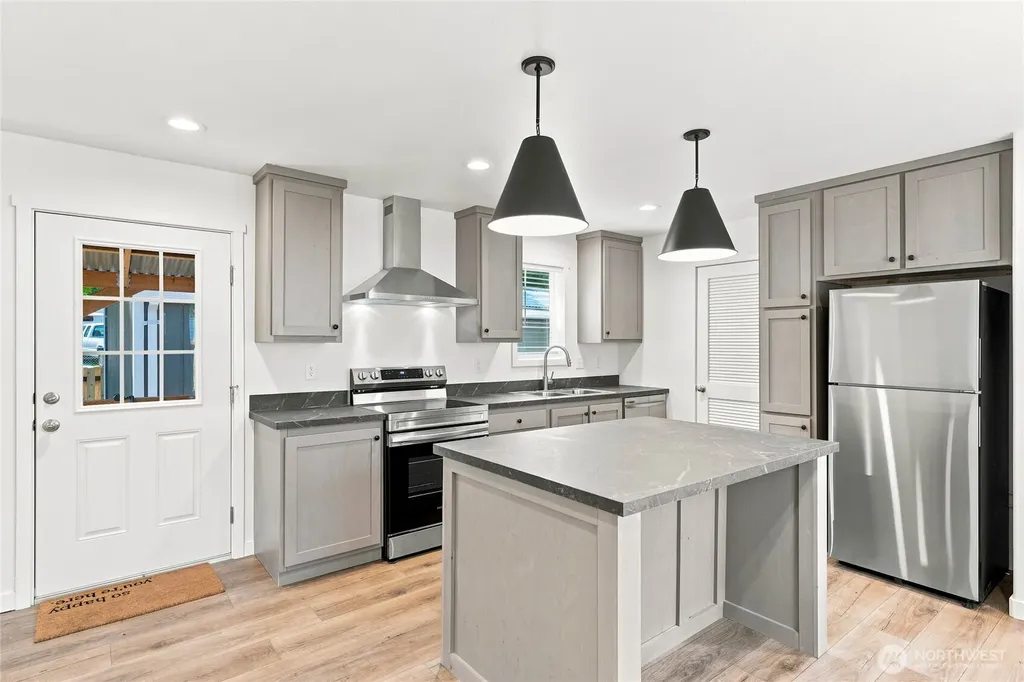 102 Sir Lancelot Way Castle Rock WA 98611