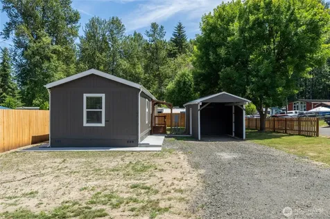102 Sir Lancelot Way Castle Rock WA 98611
