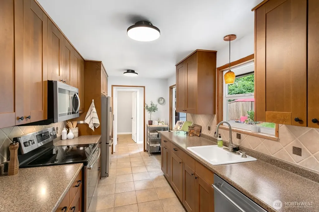16915 22nd Avenue SW Burien WA 98166