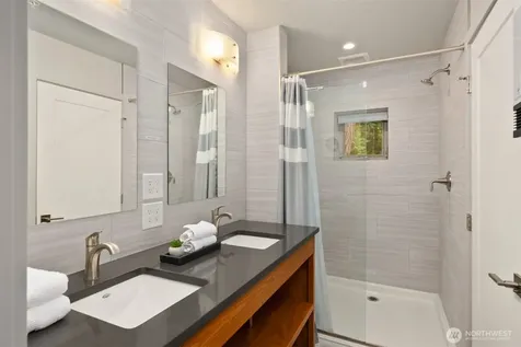 9720 NE Lofgren Road Bainbridge Island WA 98110