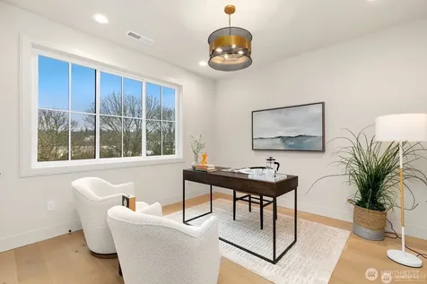 3032 NE Blakeley Street Seattle WA 98105